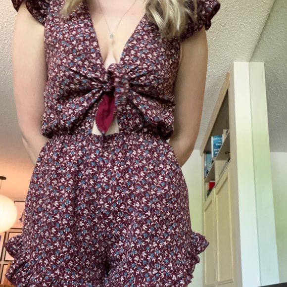 Boutique tie-front romper - Picture 2 of 2